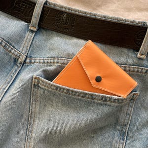 Cartera con pancarta hecha a mano / Regalo sostenible para él o ella
