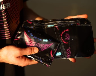 Cartera exclusiva con pancarta reciclada: haga una declaración con moda sostenible