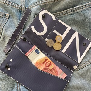 Banner para colgar en la pared para guardar tarjetas y billetes