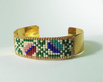 Brazalete bañado en oro con cuentas Miyuki tejidas a mano: elegante joyería bohemia