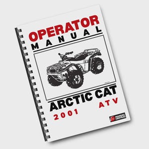 Puede incluir: Un manual del operador para un ATV Arctic Cat 2001. La portada es blanca con texto negro y rojo. La ilustración es un dibujo lineal en blanco y negro de un ATV. El manual está encuadernado en espiral.