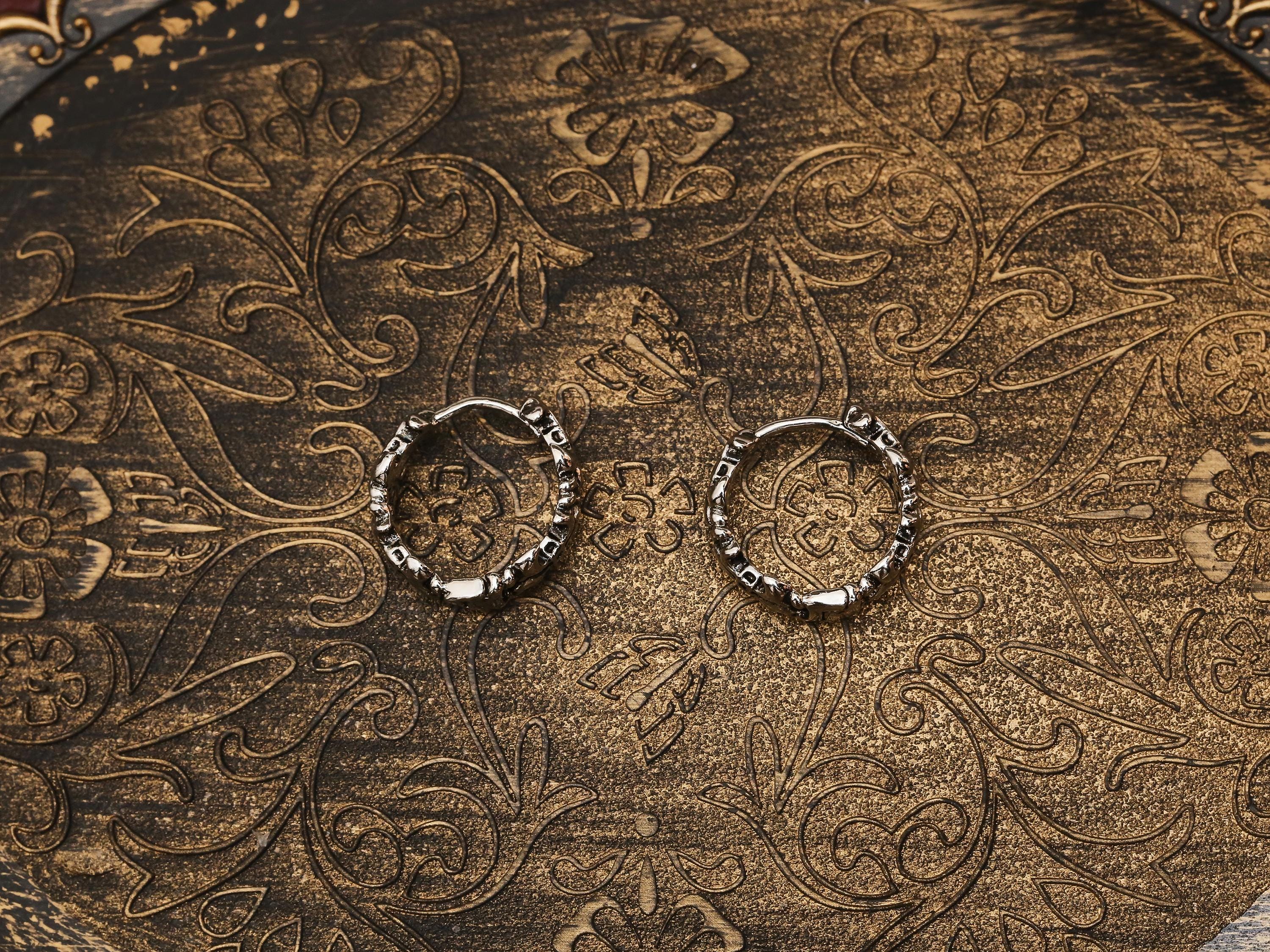 Fleur-de-lis Gothic Ear Cuff | Vintage-Style Minimalist Hoop Earring, Medieval Floral Design,Antique Gothic Jewelry Everyday Wear,Ready Gift