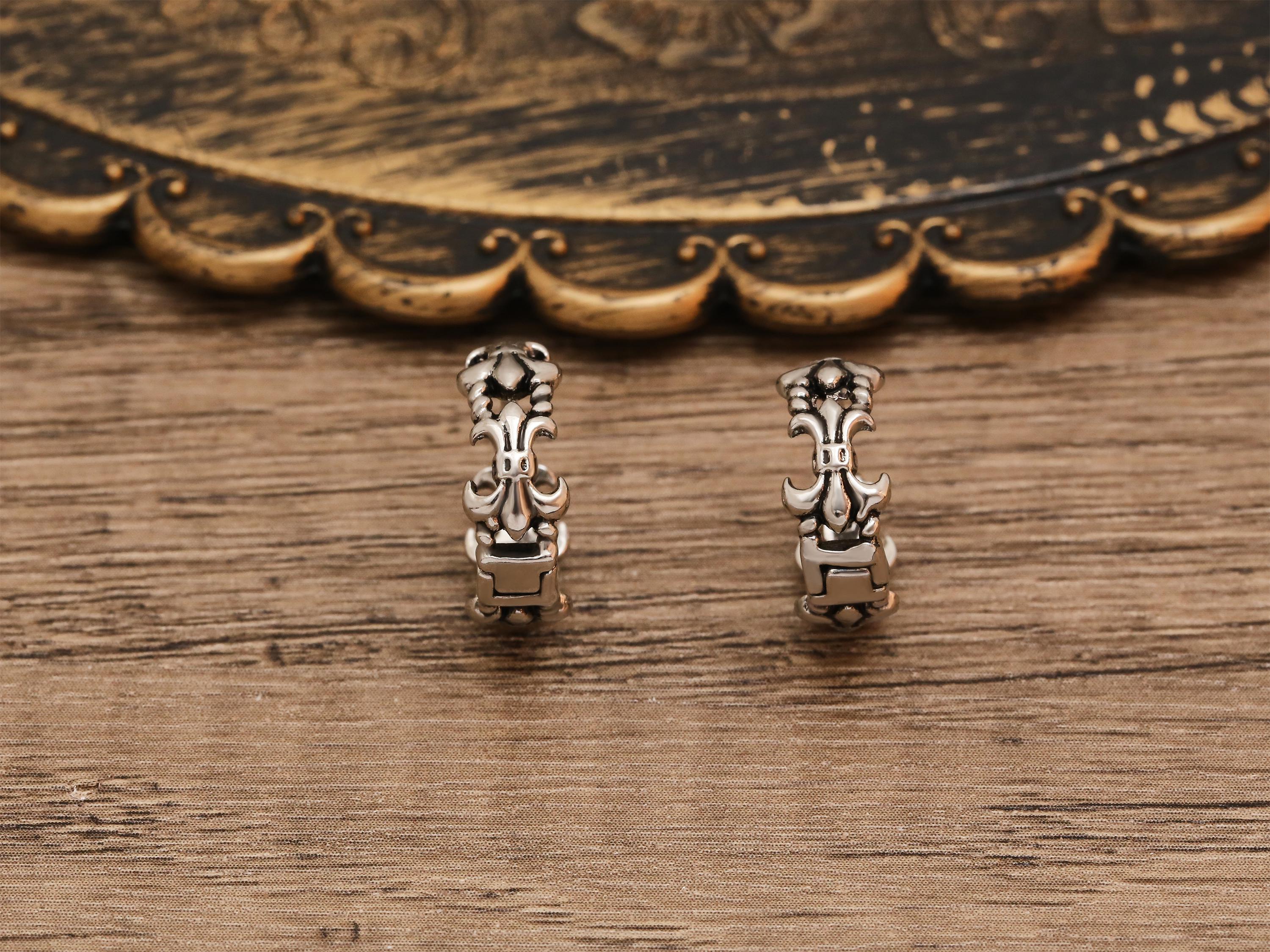 Fleur-de-lis Gothic Ear Cuff | Vintage-Style Minimalist Hoop Earring, Medieval Floral Design,Antique Gothic Jewelry Everyday Wear,Ready Gift