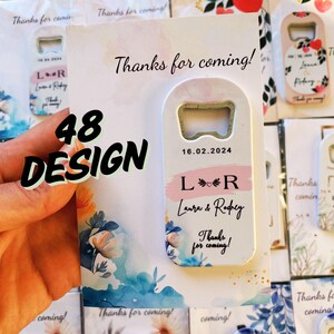 Benutzerdefinierte 48 Design Flaschenöffner Magnet mit Karte, Hochzeitsgeschenke für Gäste in großen Mengen, personalisierte Hochzeitsbevorzugungen, Brautpartybevorzugungen
