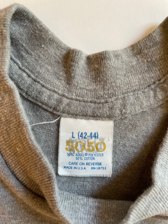 Vintage 70s 50 50 Grey Pocket T Soft Single Stitc… - image 2