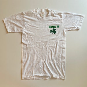 Camisa vintage dos anos 80 pequena Stedman Robin Clover Flocado com letras macias e ponto único