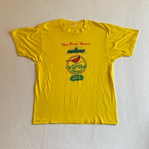 Vintage 80s Wild Bird Feed Pennington Bird Feed Cardinal Yellow Paper Thin Screen Stars Single Stitch Shirt