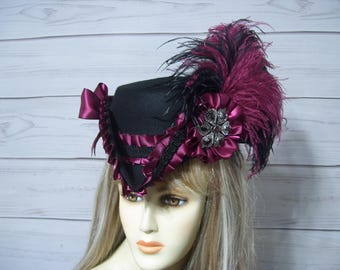 Svart och vinröd trikornhatt, pirathatt, Marie Antoinette trikornhatt, hatt i 1800-talsstil, Gasparillahatt, Rokoko, Halloween, Renässans