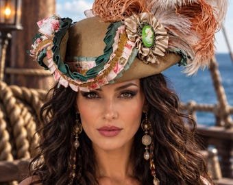 Pirathatt i brunt, persika och grönt, rokoko Marie Antoinette trekantig hatt, viktoriansk hatt, 22,5" insida