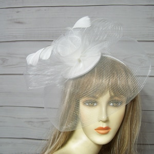 Beautiful White Fascinator, White Kentucky Derby Fascinator Hat, Wedding Fascinator, Easter Hat