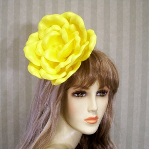 YELLOW Kentucky Derby Fascinator Hat, Flower Fascinator Wedding Flower 7 Inch Yellow Easter Flower Clip, Tea Party Hat
