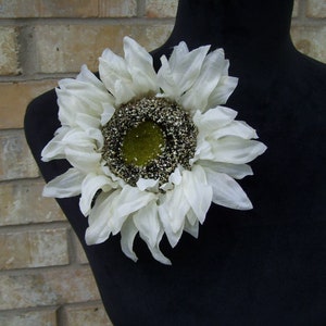 Ivory Sunflower Hat Pin, Large Sunflower Brooch, Sunflower Pin, Tea Party Sunflower Pin image 1