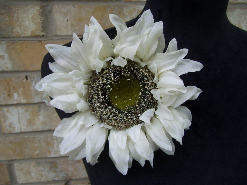Ivory Sunflower Hat Pin, Large Sunflower Brooch, Sunflower Pin, Tea Party Sunflower Pin image 4