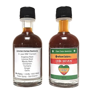 Puede incluir: Dos pequeñas botellas de vidrio con líquido marrón en su interior. Las botellas están etiquetadas con "Oriental Herbal Nutrients" y "OHN SEVEN Oriental Herbal Nutrients". Las etiquetas también enumeran los ingredientes y las instrucciones de uso. Las botellas son de 50 ml cada una.