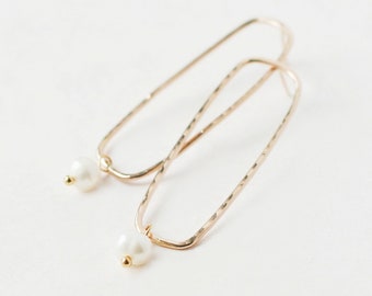 pearl hoop earrings. gold fill, 14k yellow gold filled hoops. ONE pair of pearl earrings. freshwater pearl. hammered or smooth. rose, silver