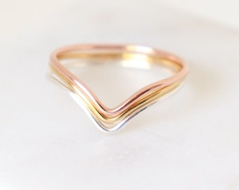 arrow stacking ring SET of 3. 14k gold fill, rose gold or sterling silver. slim band. minimalist stackable wedding rings. chevron ring.