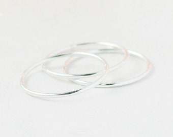 silver stacking rings. set of THREE smooth bands. minimalist, stacakable rings. knuckle, midi rings. boho rings. dainty stacking rings set.