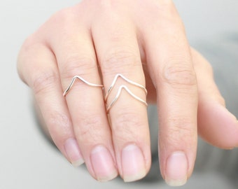 arrow stacking ring. 14k GOLD fill, ROSE gold or sterling SILVER. above knuckle thin minimalist stacking rings. midi ring. chevron ring.