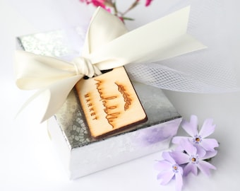 gift wrap. jewelry storage. stocking stuffer. last minute gift. ready to ship. sparkly gold card holder. business card holder. coin purse.