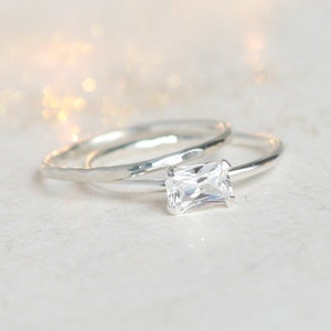 diamond ring set / emerald cut cz diamond ring and wedding band in sterling silver. engagement ring. wedding rings. diamond rings minimalist