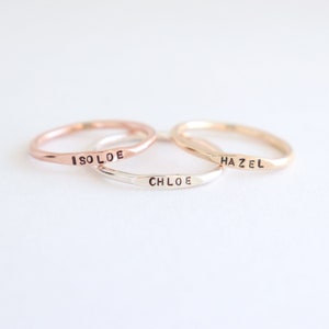 Anillo con nombre personalizado. Anillo con sello. Anillo con letras. Anillos apilables con iniciales. Relleno de PLATA, ORO u oro ROSA. Anillo de oro rosa. Banda de 1,63 mm.