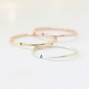 Anillo inicial personalizado. Anillo personalizado. Anillo con letra. Relleno de PLATA, ORO u oro ROSA. Plata de ley. Anillo minimalista. Banda de 1,3 mm.