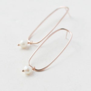 pearl hoop earrings. gold fill, 14k yellow gold filled hoops. ONE pair of pearl earrings. freshwater pearl. hammered or smooth. rose, silver Rose Gold Fill