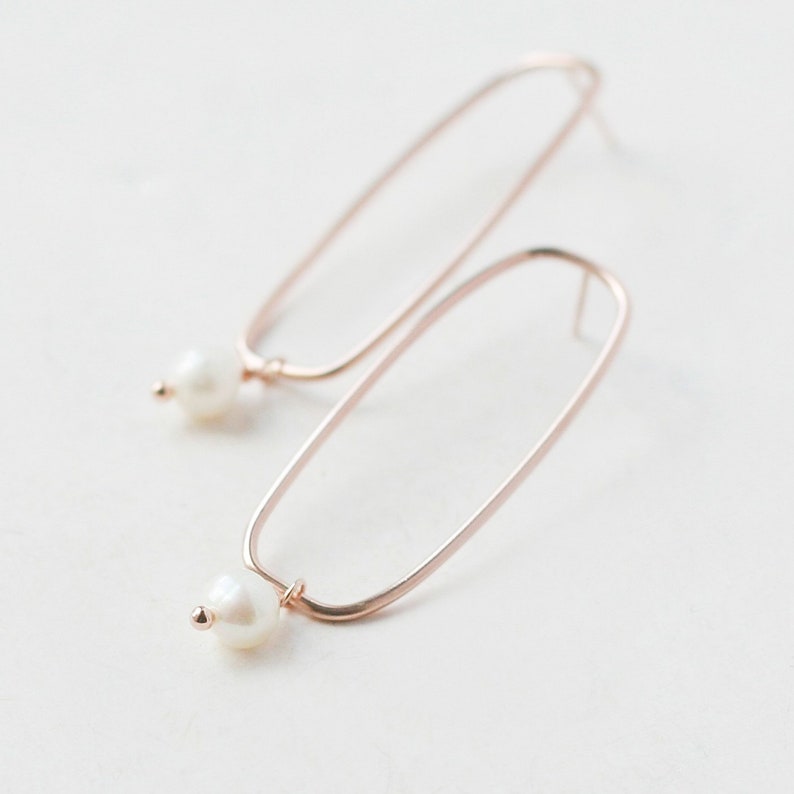 pearl hoop earrings. gold fill, 14k yellow gold filled hoops. ONE pair of pearl earrings. freshwater pearl. hammered or smooth. rose, silver Rose Gold Fill