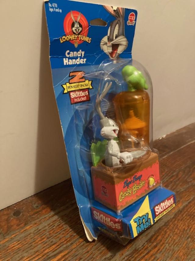 Looney Tunes Bugs Bunny 1998 MOC Candy Hander Skittles Battery