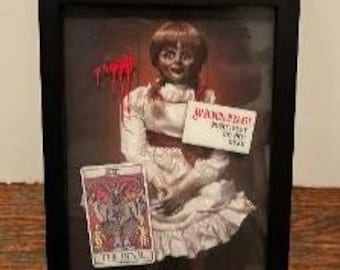 Annabelle Glass Sign 2023 Framed Horror Art Spirit Halloween Exclusive The Conjuring Evil Porcelain Doll Case w/Tarot Card & Warning