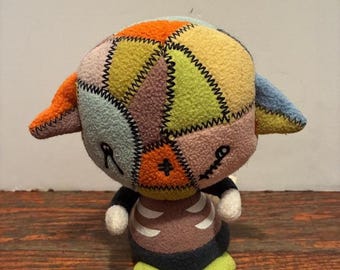 Stitch Kittens Artista gótico Gus Fink Rocket USA 2007 Parches Gato de peluche de 18 cm con fondo plano Juguete de arte urbano Diseñador de cómics Frankenstein Tim Burton