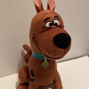 "Scooby-Doo 9" Plush Toy Factory 2022 Arcade Klauenmaschine Preis Hanna Barbera Cartoon Network 70's Classic Cartoon Dog Charakter Warner Bros