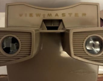 View-Master Vintage 70's Model G Mushroom Tan Brown Plastic Limited Release Gold Lettering Variant Reel Viewer Popular Classic Toy Beige