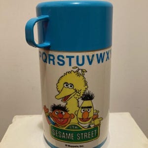 Thermos Aladdin vintage 80's Sesame Street avec tasse et couvercle Jim Henson Muppets Ernie Bert Big Bird Lunch Box accessoire Alphabet CTW Série TV