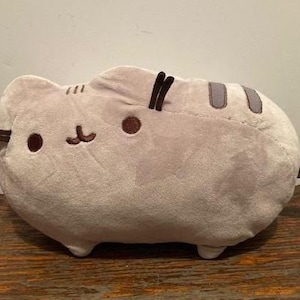Pusheen the Cat Gund 2017 10" Plush Cartoon Claire Belton & Andrew Duff Comic Character Kawaii Stuffed Plushie Internet Sensation Tabby