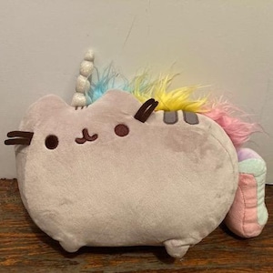 Pusheen Pusheenicorn Rainbow Unicorn Cat 2017 Gund 13" Plush Cartoon Claire Belton & Andrew Duff Comic Character Kawaii Stuffed Plushie