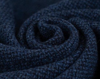 Tejido de lana esponjosa azul, elástico y suave, perfecto para la moda, tejido de stock muerto de alta calidad recolectado de una Maison de Couture en Italia