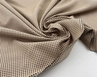 Tejido jacquard de viscosa elástica beige, retales italianos geométricos, 135 cm de ancho, opaco