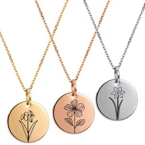 Collar con colgante inicial de disco de flor de nacimiento de acero inoxidable con letras grabadas para mujer