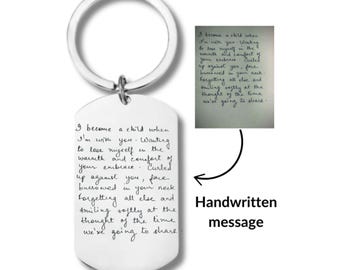 Llavero personalizado con escritura a mano, llavero con cita personalizada, joya de recuerdo grabada, regalo considerado para la abuela.