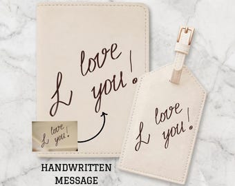 Funda de pasaporte y etiqueta de equipaje personalizadas, texto manuscrito personalizado, cartera para pasaporte, regalo de boda, regalo de viaje para ella, propuesta de padrinos de boda.
