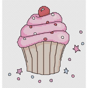 Può includere: Un disegno a punto croce di un cupcake con glassa rosa e una ciliegia rossa. Il cupcake è in un pirottino di carta marrone, con piccole stelle e punti sparsi intorno.
