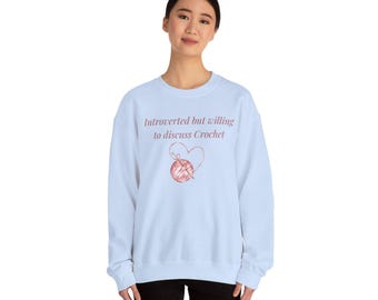 Sudadera de cuello redondo de crochet introvertida