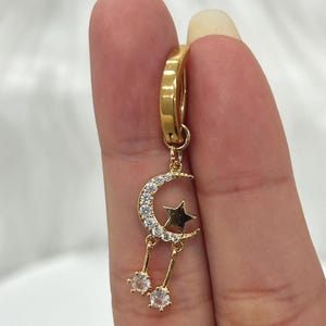 14G Titan Belly Ring Clicker: Gold PVD, austauschbarer Stern Mond Anhänger