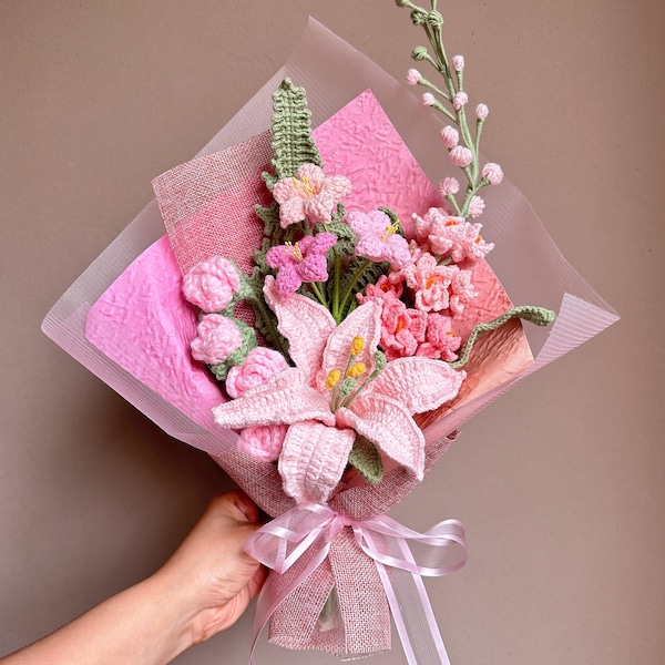 Ramo de lirios y rosas de ganchillo: Regalo floral hecho a mano con hilo de leche