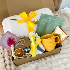 Sending Sunshine Gift Box for Women – Cozy Comfort Gift with Blanket, Mug & Candle – Get Well Soon Gift for Her – Thinking of You Gift