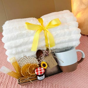 Gift Box Hygge with Blanket, Sending a Hug, Thinking of you, Sympathy gift, Bereavement gift, Encouragement gift, Sympathy Gift Basket