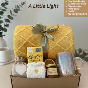 Graviditetslyxbox – Självvårdspresent till blivande mamma | Presentset för avkoppling och komfort med filt, ljus och godis A Little Light