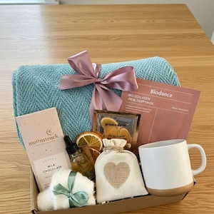 Pregnancy Pamper Box – Self Care Gift for Mom to Be | Relaxation & Comfort Gift Set with Blanket, Candle and Treats image 1