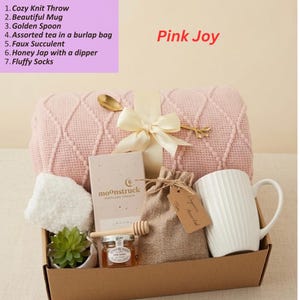 Graviditetslyxbox – Självvårdspresent till blivande mamma | Presentset för avkoppling och komfort med filt, ljus och godis Pink Joy